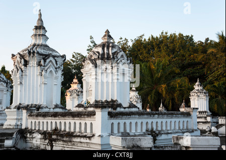 Weiß getünchte Gräber, königlichen Friedhof, Wat Suan Dok, Chiang Mai, Nord-Thailand, Thailand, Asien Stockfoto