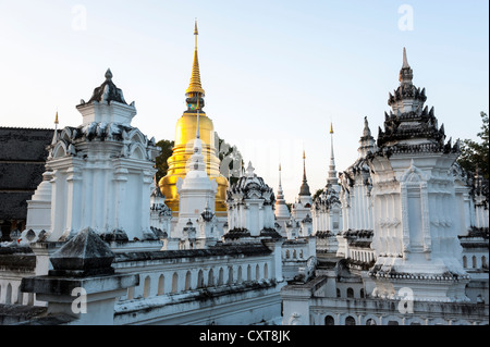Goldene Pagode oder Chedi, Wat Suan Dok, Chiang Mai, Nord Thailand, Thailand, Asien Stockfoto