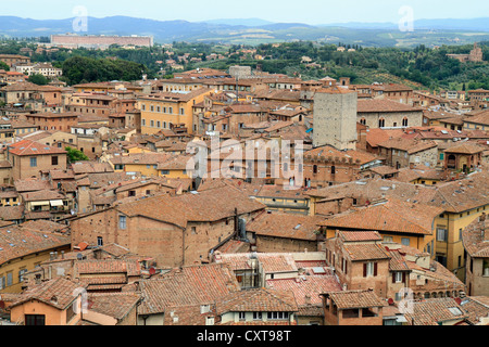 Blick über die Dächer von Siena aus der Wand des geplanten Erweiterungsbaus des Doms, Siena, Toskana, Italien Stockfoto