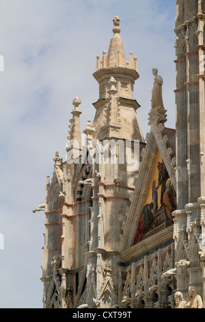 Hauptfassade von Giovanni Pisano, Dom von Siena, Kathedrale Santa Maria Assunta, Siena, Toskana, Italien, Europa Stockfoto