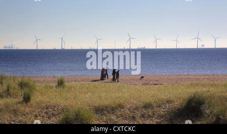 Offshore Wind Farm und Meer in Chapel St Leonards an der Küste von Lincolnshire Stockfoto