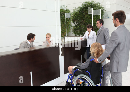 Geschäftsfrau im Rollstuhl Stockfoto