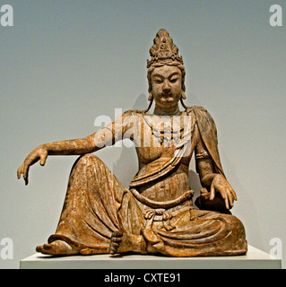 Liao-Dynastie-Skulptur Bodhisattva Avalokiteshvara in Wassermondform, 10.-12. Jahrhundert. Chinesische Gottheitsstatue im Metropolitan Museum of Art, NYC Stockfoto