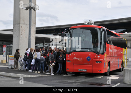 Bus für Disneyland Roissy Charles de Gaulle Airport Frankreich Stockfoto