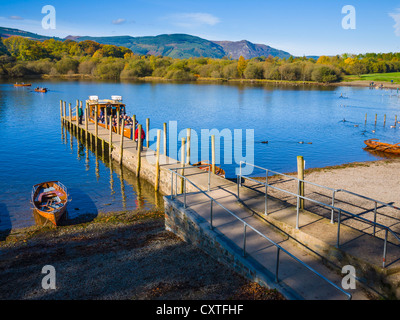 Fähren auf Derwent Water in Keswick im Lake District Park, Cumbria, England. Stockfoto