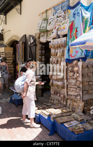 dh NICOSIA Zypern Touristen shopping Lefkosia alte Stadt Süd Nikosia Gewürzgeschäft Stockfoto