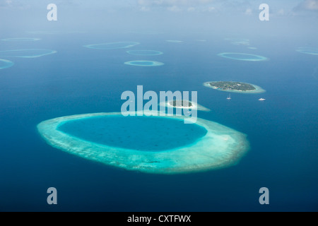 Luftbild von Bandos und Kuda Bandos Inseln, Nord Male Atoll, Malediven Stockfoto