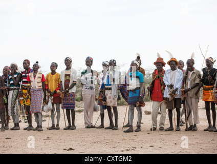 Hamar Stamm Männer und mixmaschinen am Stier springen Zeremonie, Turmi, Omo-Tal, Äthiopien Stockfoto