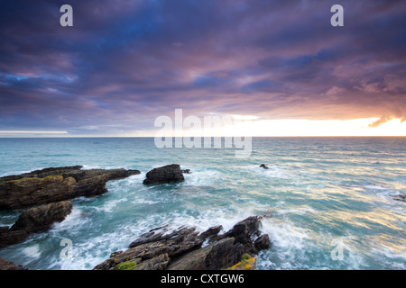 Sonnenuntergang über Freathy Strand Whitsand Bay Cornwall UK Stockfoto