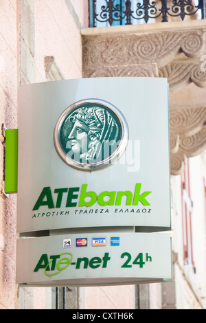 Eine griechische Bank in Myrina Lemnos, Griechenland. Stockfoto