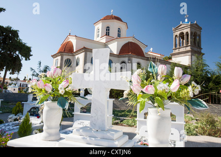 Die wichtigste Kirche und Friedhof in Myrina, Limnos, Griechenland. Stockfoto