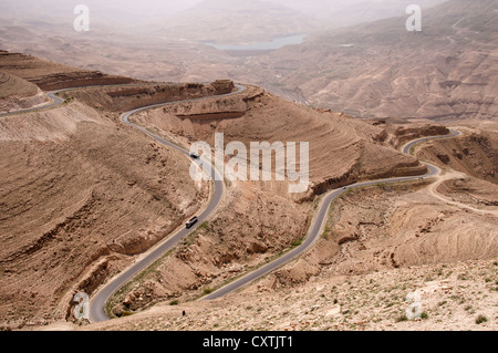 Wadi Al-Mujib Straße mit Al-Mujib Staudamm, Jordanien Stockfoto