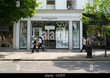 dh die Promenade CHELTENHAM GLOUCESTERSHIRE Menschen zu Fuß Straße The White Unternehmen Shop Front Shopping Store england großbritannien Stockfoto