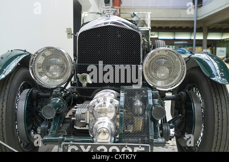 dh British National Motor Museum BEAULIEU HAMPSHIRE Bentley Frontgrill-Scheinwerfer uk-Klassiker Nahaufnahme von Oldtimern aus dem Jahr 1931 Stockfoto