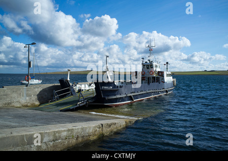 Dh-MV Enyhallow ROUSAY ORKNEY Orkney Ferries Fähre auf Rousay Hafen Pier jetty Rampe Schottland Stockfoto