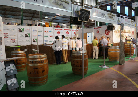 die Participantes besuchen fairen internationalen Agro-industrielle Tierschau, Bereich Agro-Food-Produkte an Zafra, Spanien Stockfoto