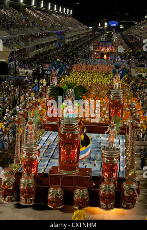 Totempfahl schweben Karneval Rio de Janeiro Brasilien Stockfoto