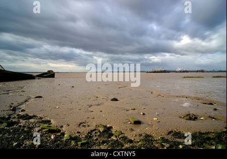 Teil eines Bootes am Strand von Paull in der Nähe von Hull Stockfoto