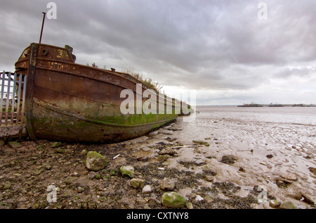 Teil eines Bootes am Strand von Paull in der Nähe von Hull Stockfoto