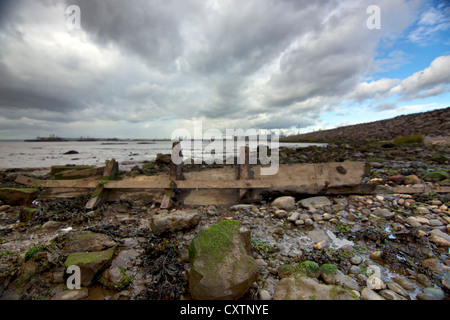 Teil eines Bootes am Strand von Paull in der Nähe von Hull Stockfoto