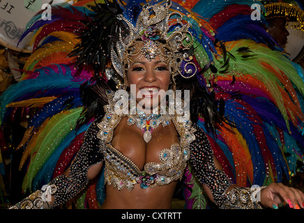 Frau im bunten Kostüm Karneval Rio de Janeiro Brasilien Stockfoto