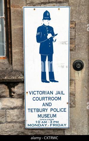 Melden Sie sich außerhalb der viktorianischen Gerichtssaal & Tetbury Polizeimuseum im alten Gerichtsgebäude, lange Straße, Tetbury, Gloucestershire, UK Stockfoto