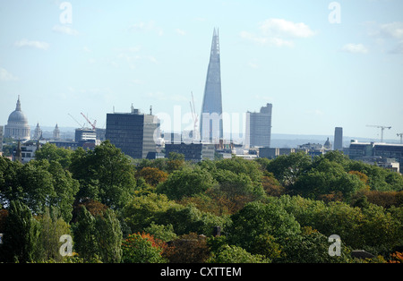 Blick über London von der Spitze der Primrose Hill, Nordwesten Londons. Stockfoto