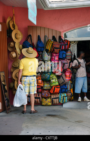 Geschenk-Shops im Hafen, Freeport, Bahamas Stockfoto