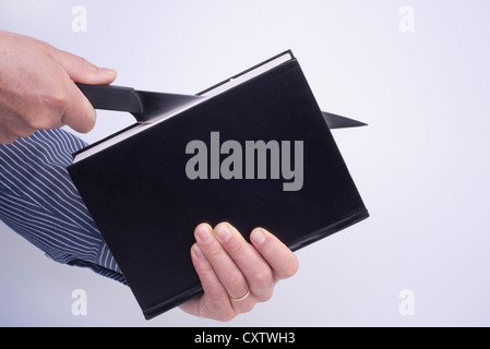 ein Buch, in Scheiben geschnitten Stockfoto