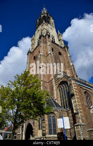 Turm der neuen Kirche am Stadtplatz. Delft, Niederlande. Stockfoto