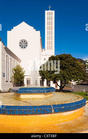 Waiapu Kathedrale des Hl. Johannes der Evangelist und Tait Brunnen in Napier, Neuseeland. Stockfoto