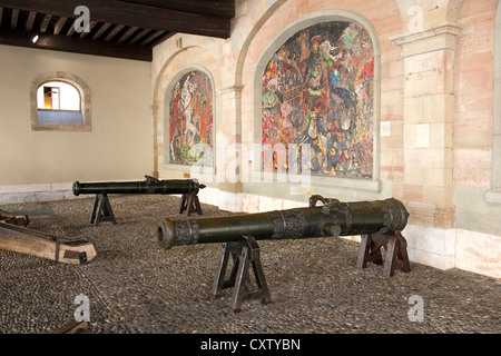 Mittelalterliche Waffen der Genfer Artillerie im ehemaligen Arsenal, Genf, Schweiz Stockfoto