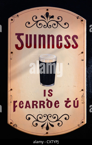 Melden Sie auf Irisch für Guinness stout. Der Slogan übersetzt als Sie sind desto besser für Guinness oder Guinness ist gut für Sie. Stockfoto