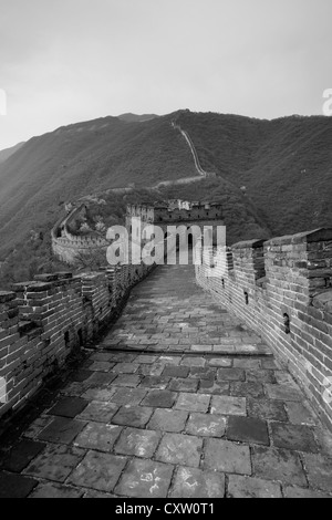 Schwarz / weiß Bild der Abschnitt Mutianyu Great Wall Of China, Mutianyu Tal, Provence, Peking, Asien. Stockfoto