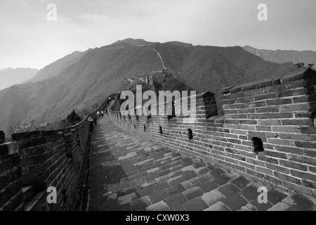 Schwarz / weiß Bild der Abschnitt Mutianyu Great Wall Of China, Mutianyu Tal, Provence, Peking, Asien. Stockfoto