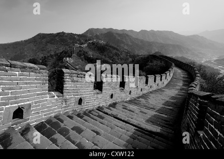 Schwarz / weiß Bild der Abschnitt Mutianyu Great Wall Of China, Mutianyu Tal, Provence, Peking, Asien. Stockfoto