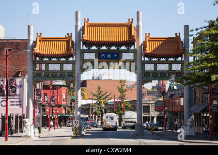 Millennium Gate auf Pender Street, Chinatown, Vancouver Stockfoto