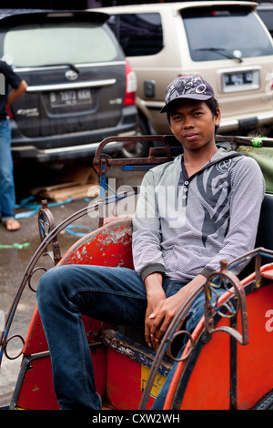 Rikscha-Fahrer in Banjarmasin, Indonesien Stockfoto