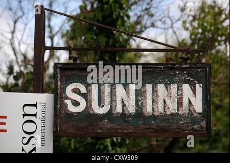 Der Verkauf des historischen Stube Pub the Sun Inn in Leintwardine, Herefordshire, die nach dem Tod des Inhabers Florenz Lane Stockfoto