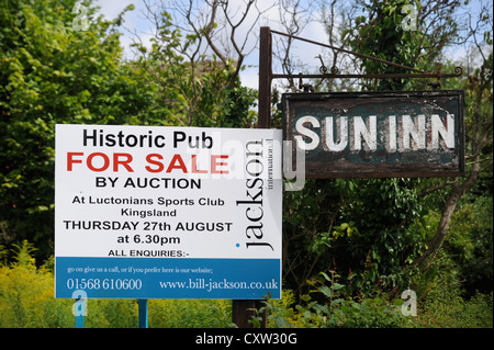 Der Verkauf des historischen Stube Pub the Sun Inn in Leintwardine, Herefordshire, die nach dem Tod des Propietor Florenz Lane ich Stockfoto