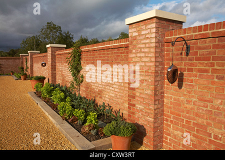 Ummauerten Küchengarten Anbau von hausgemachten Gemüse und Kräutern im Chewton Glen Hotel & Spa, New Milton, New Forest, Hampshire UK im September Stockfoto