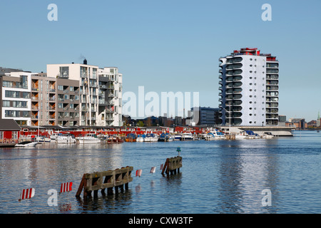 Apartment Blocks und die Metropole Block von Eigentumswohnungen nach rechts auf Sluseholmen in moderner Umgebung im Süden Hafen. Eine ehemalige Industriebrache. Stockfoto