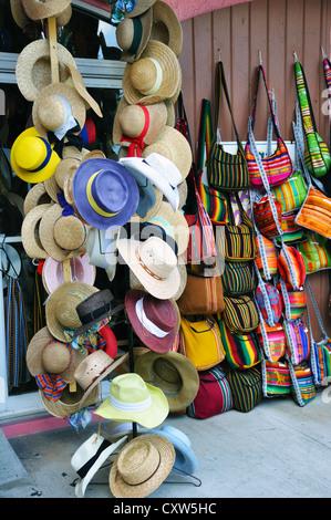 Geschäfte in Stroh Markt, Freeport, Bahamas Stockfoto
