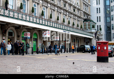 Charing Cross Bahnhof und u-Bahnstationen, London, UK Stockfoto