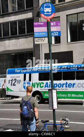 Bushaltestelle in New York City, USA Stockfoto