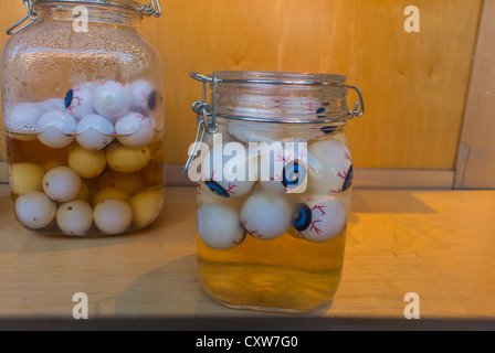 New York City, NY, USA, Schaufenster, "Augen" in Flaschen, Shopping in Greenwich Village-Bereich, Buchladen, "BookMarc" auf Bleecker St., Manhattan Stockfoto