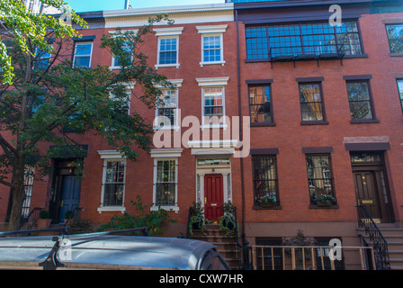 New York City, NY, USA, Stadthäuser, Reihenhäuser, Brownstone beherbergt Gebäude in Greenwich Village, an der Perry St., Manhattan, West Village Townhouse mit neuen yorkers Gebäuden Stockfoto