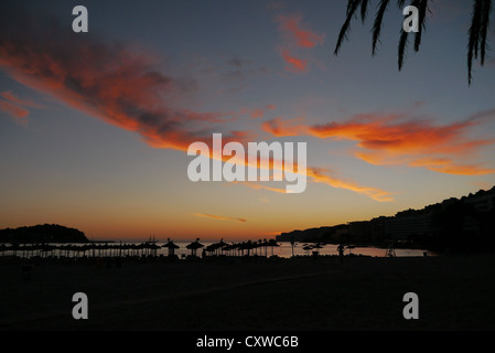 Sonnenuntergang am Strand von Santa Ponsa Stockfoto