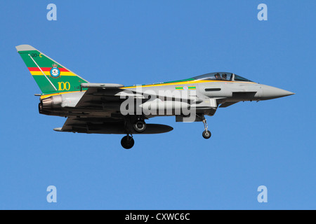 Eurofighter Typhoon FGR4 Jet-Jagdflugzeug der Royal Air Force oder RAF, in Sonderfarben zum 100. Jahrestag der 3. Staffel Stockfoto