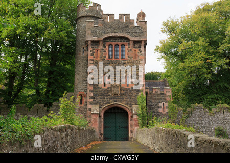 Barbican Turm Tor Glenarm Castle in Glenarm, County Antrim, Nordirland, Vereinigtes Königreich, Großbritannien Stockfoto